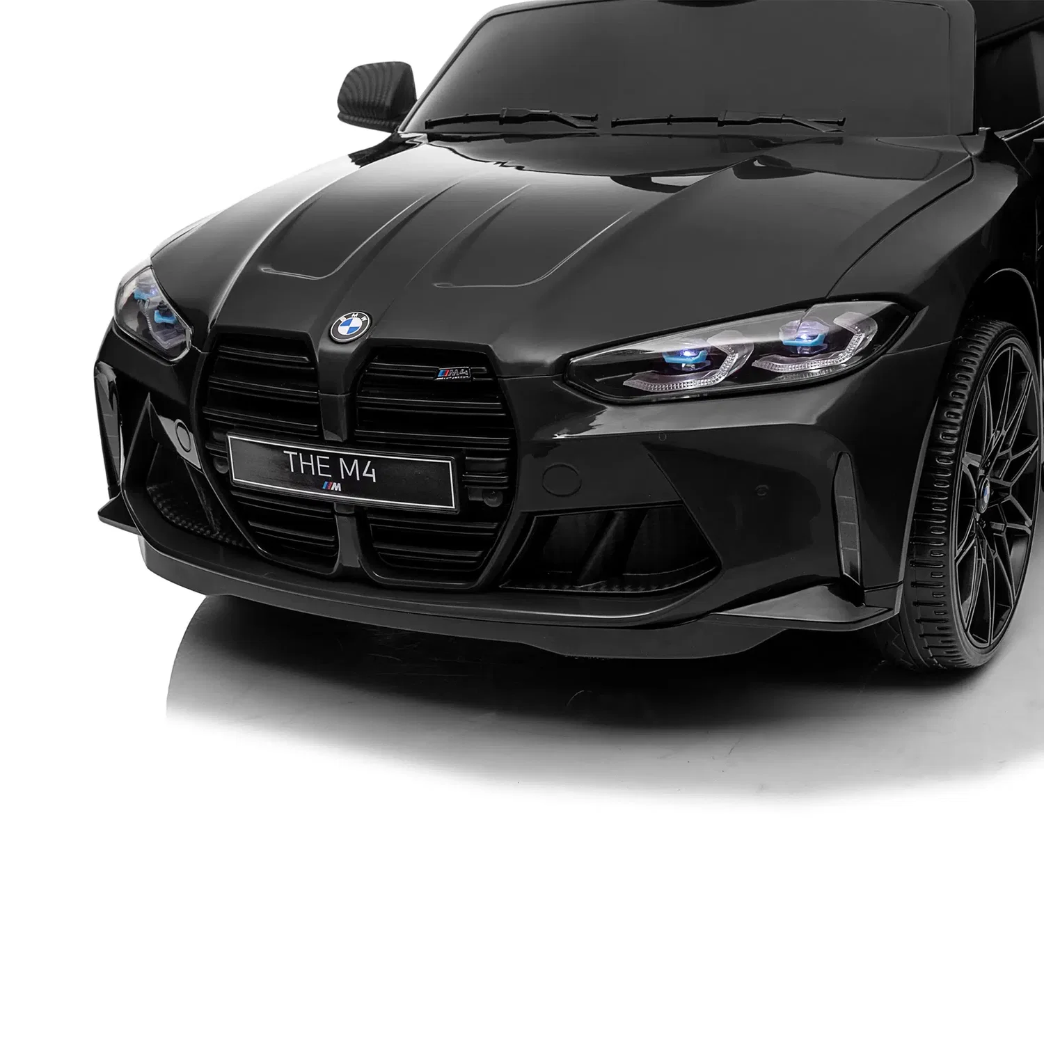 Sort BMW M4 elbil til børn fra NORDIC PLAY Speed, officielt licenseret, 2 x 10,8V motor, MP3/USB, Bluetooth og 2.4 GHz fjernbetjening – ideel til 3-8 år