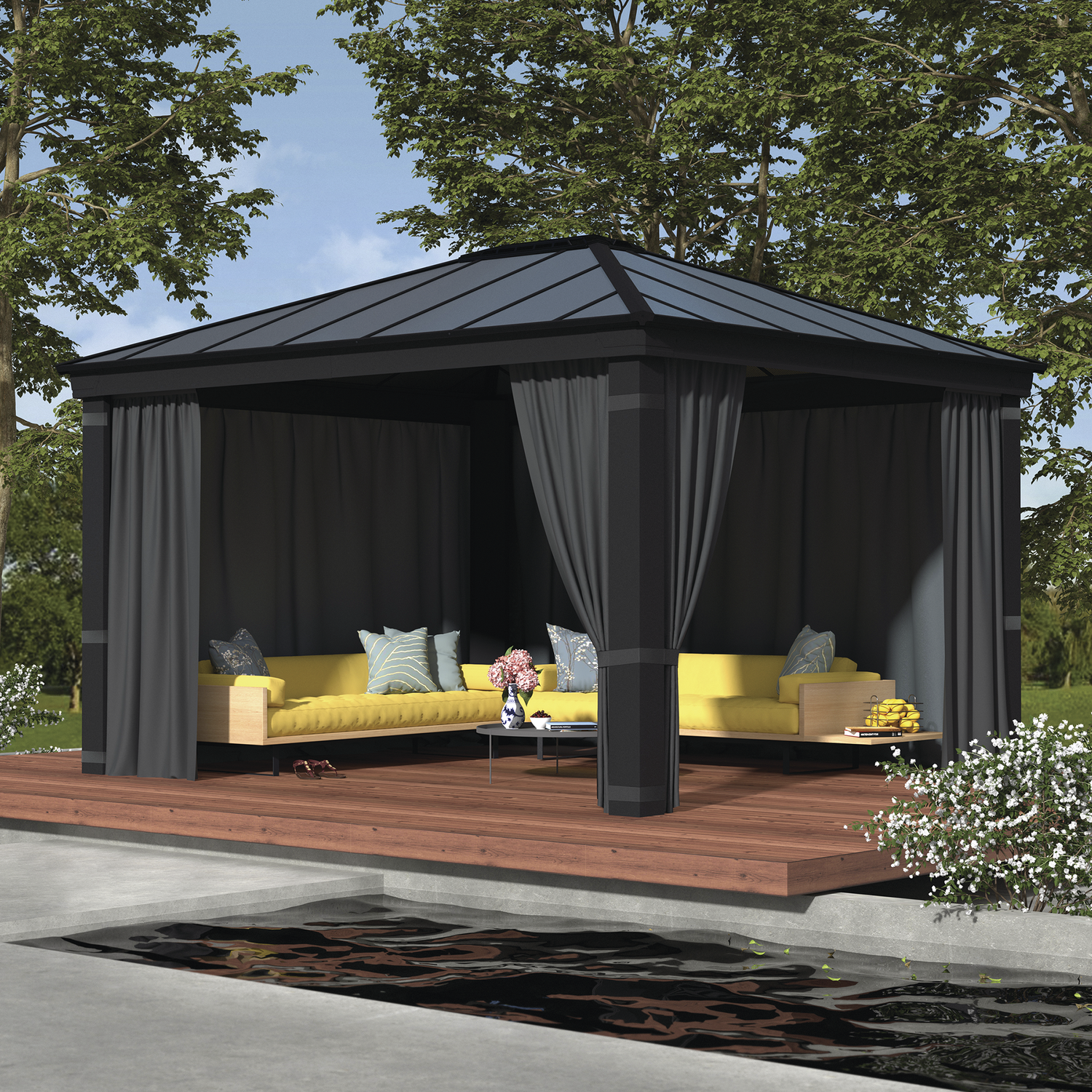 Havepavillon med tag og gardiner i sort Sort havepavillon med sofa på træterrasse