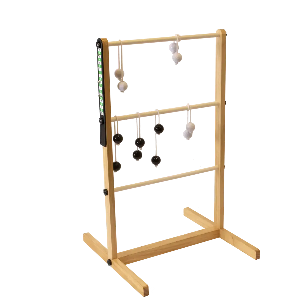 Laddergolf stativ i træ med sorte og hvide bolde