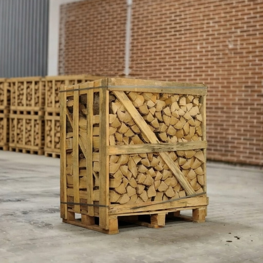 1 m3 ovntørret avnbøg i brændetårn (2. sortering) fra BMB. Tæt stablet, tungt og energirigt brænde til kolde vinteraftener, nemt at opbevare i carport.