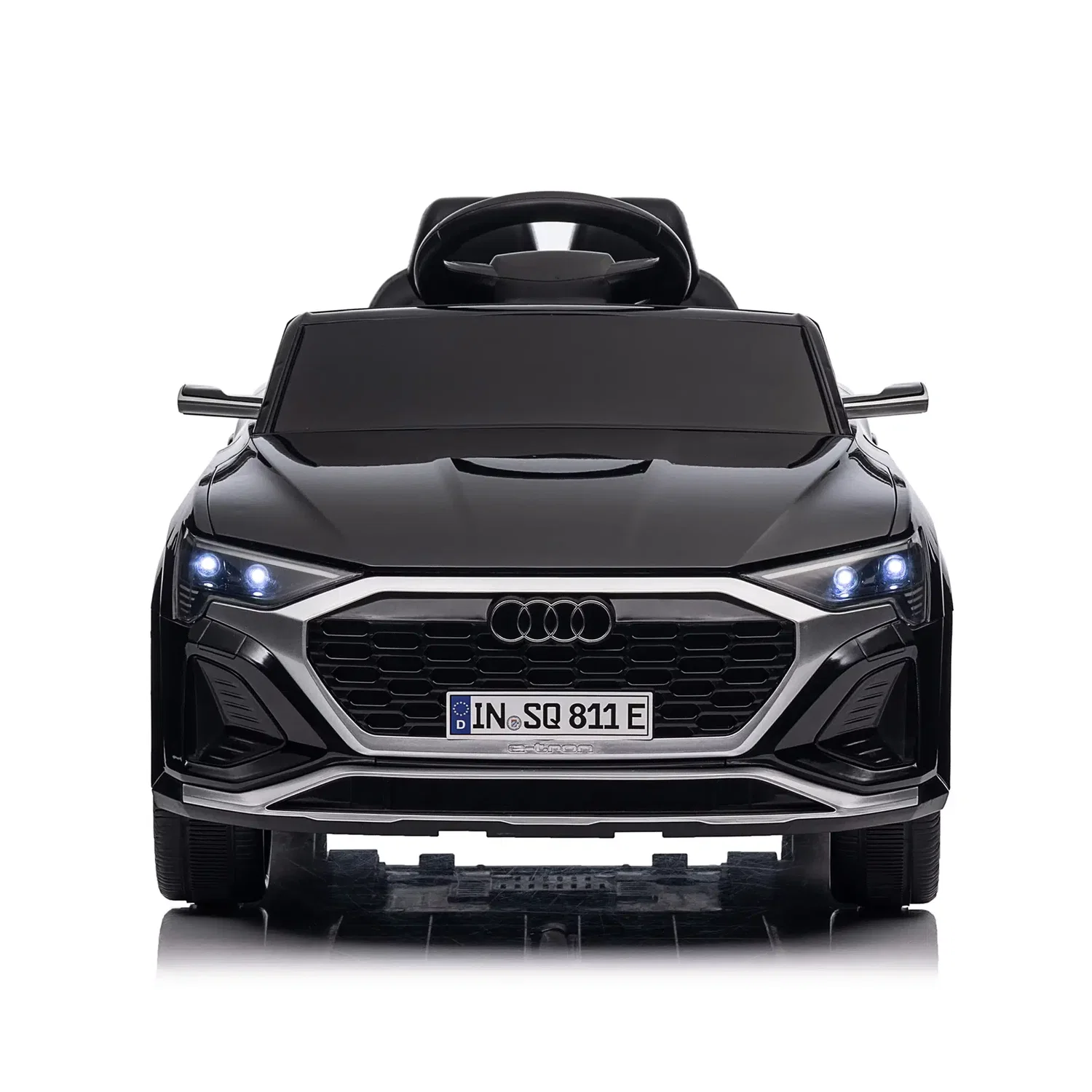 Elbil Audi SQ8 2 x 10,8V – Nordic Play Speed sort | Elbil til børn 3-8 år Frontfoto af sort Audi SQ8 elbil til børn fra Nordic Play Speed med detaljeret grill og lygter, officiel licens, 2 x 10,8V motorer, mulighed for fjernbetjening og indbygget musik/MP3, velegnet til børn 3-8 år