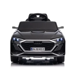 Elbil Audi SQ8 2 x 10,8V – Nordic Play Speed sort | Elbil til børn 3-8 år Frontfoto af sort Audi SQ8 elbil til børn fra Nordic Play Speed med detaljeret grill og lygter, officiel licens, 2 x 10,8V motorer, mulighed for fjernbetjening og indbygget musik/MP3, velegnet til børn 3-8 år