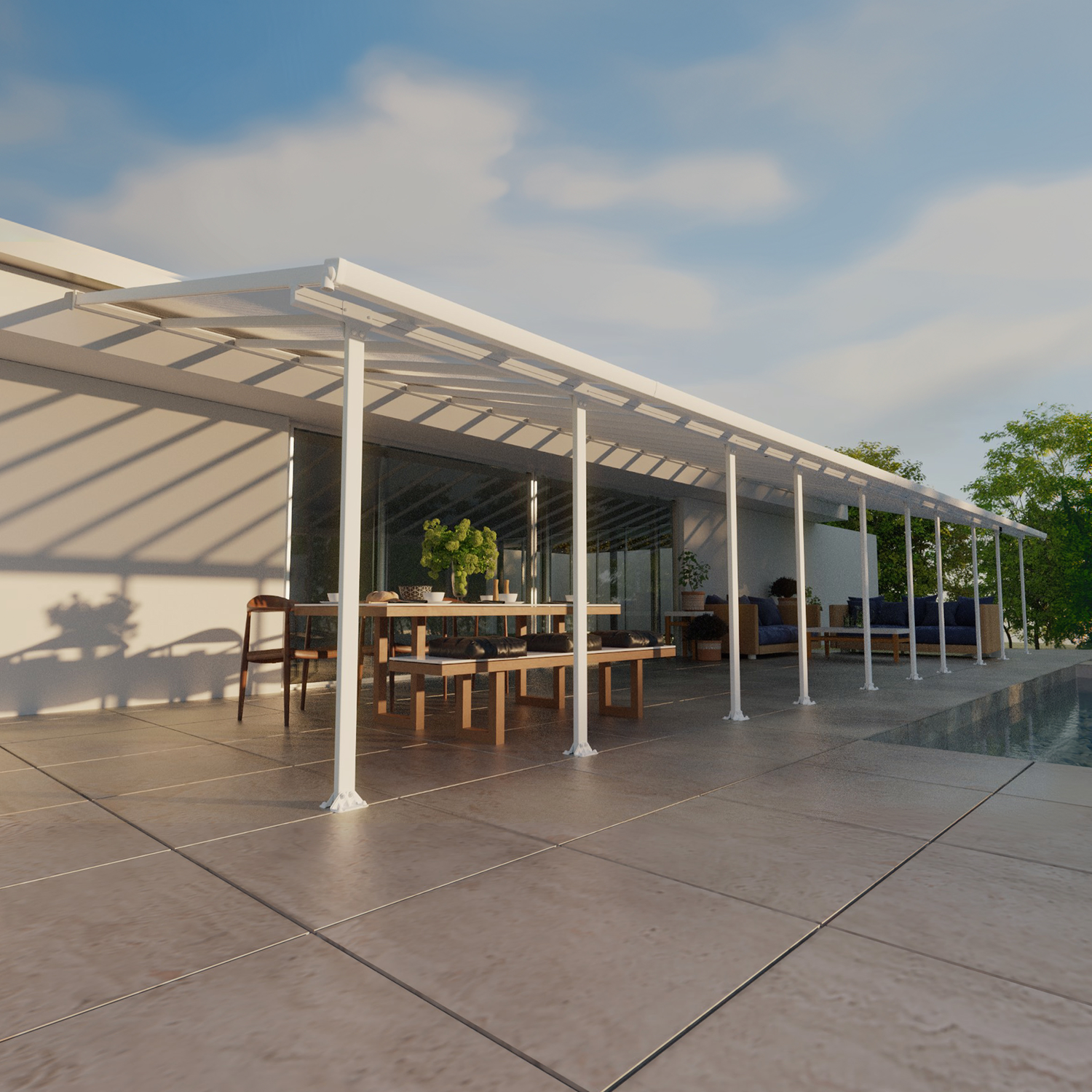 Hvid alu terrasseoverdækning over spise- og loungeområde