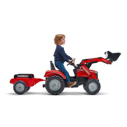 Rød pedaltraktor med frontlæsser og anhænger Barn kører på rød pedaltraktor med anhænger