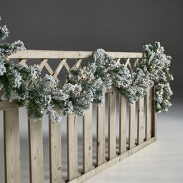 Sneklædt juleguirlande med LED-lys Grøn sneklædt juleguirlande med varme LED-lys