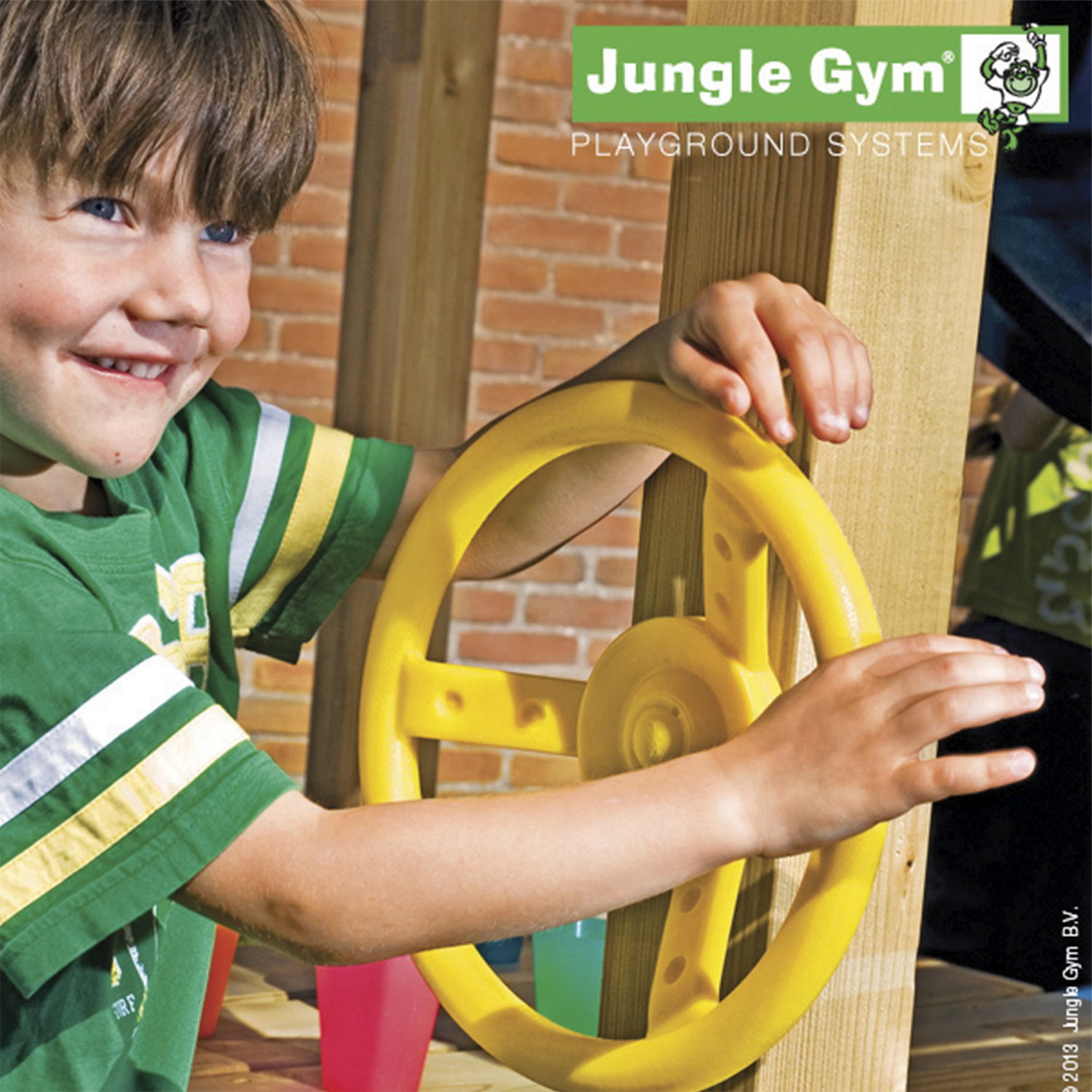 Jungle Gym rat til legeplads Barn leger med gult Jungle Gym rat på legetårn
