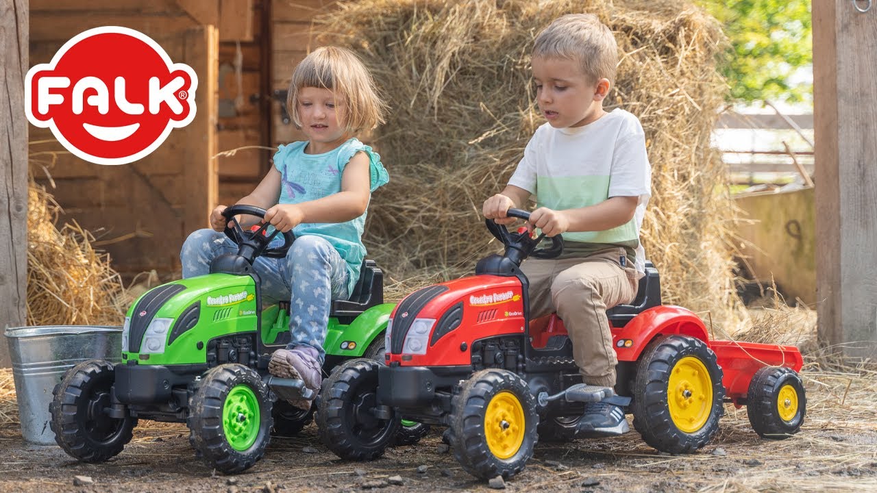 Country farmer traktor med trailer rød – FALK pedaltraktor til børn 2–5 år med retningsbestemt rat og horn Rød Country farmer pedaltraktor med trailer fra FALK, barn kører traktor i lade; designet til 2–5 år, retningsbestemt rat og horn, ideel til udendørs leg og transport af sand og blade