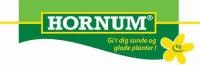 Hornum-logo i grønt og gult med slogan og en lille gul blomst