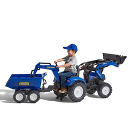 New Holland pedaltraktor med vogn til børn Dreng kører på blå New Holland pedaltraktor med vogn
