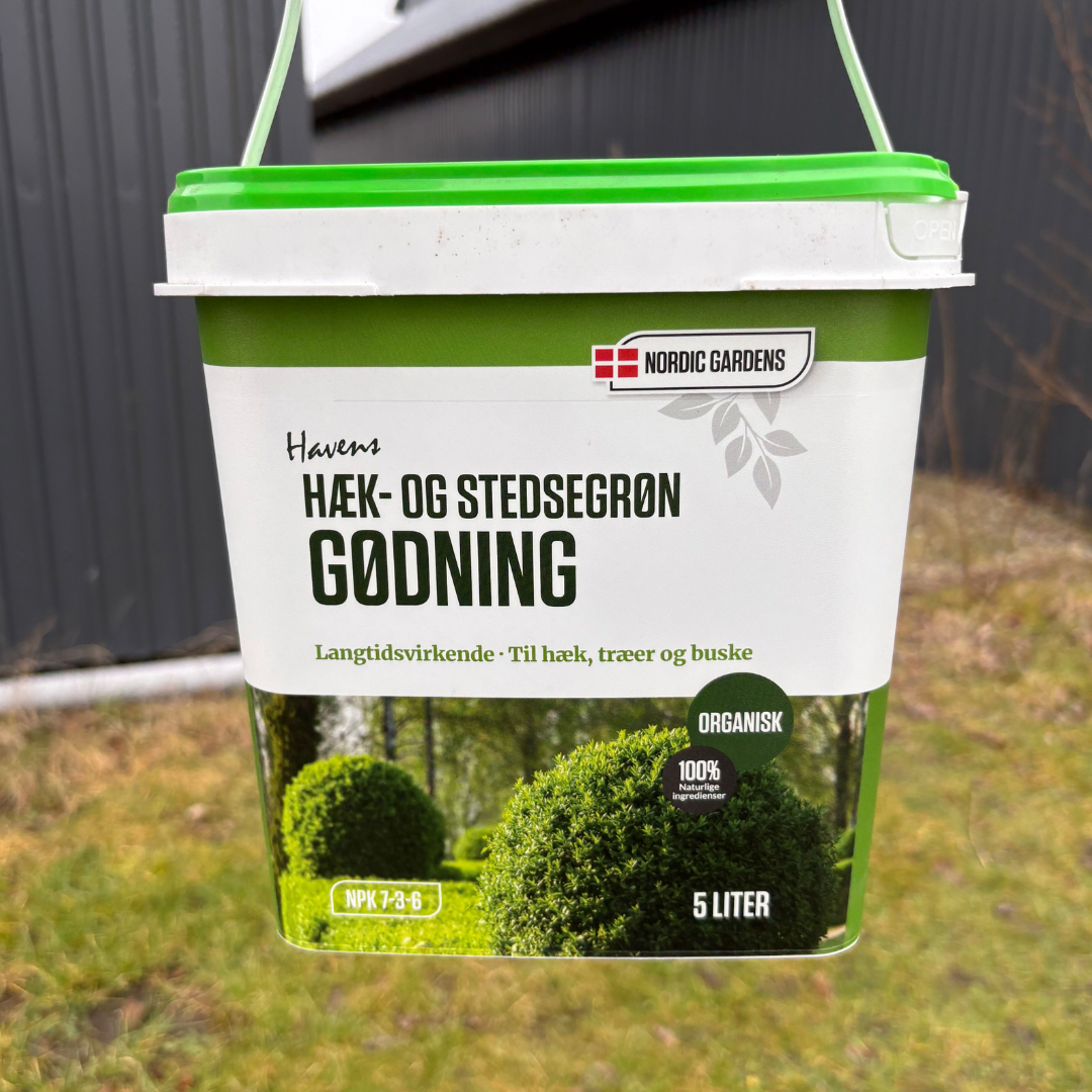 Billede af 5 liter spand Nordic Gardens Hæk- og Stedsegrøn Gødning, organisk langtidsvirkende granulat til hække, buske og træer (frigives over ca. 3 måneder), nok til ca. 35 m hækmængde
