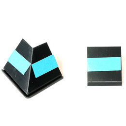 Sort pyramideformet magnetisk kabelholder i plastik