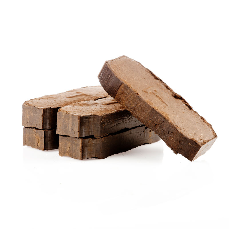 Stykker af brun halva stablet på hinanden