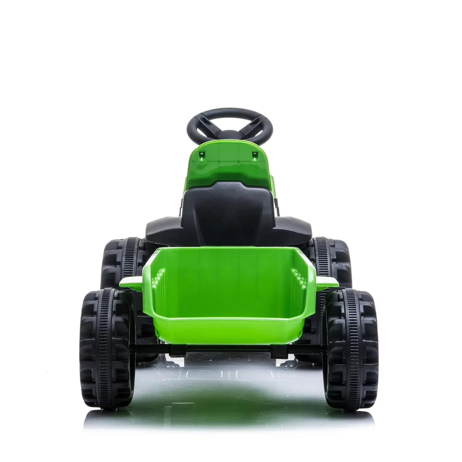 Eltraktor med trailer til børn – NORDIC PLAY Speed grøn (7,4V motor) Grøn eltraktor med trailer fra NORDIC PLAY Speed set forfra; legetraktor til børn 2-6 år med 7,4V motor, frem- og bakgear, robust hjul og praktisk trailer til legetøj.