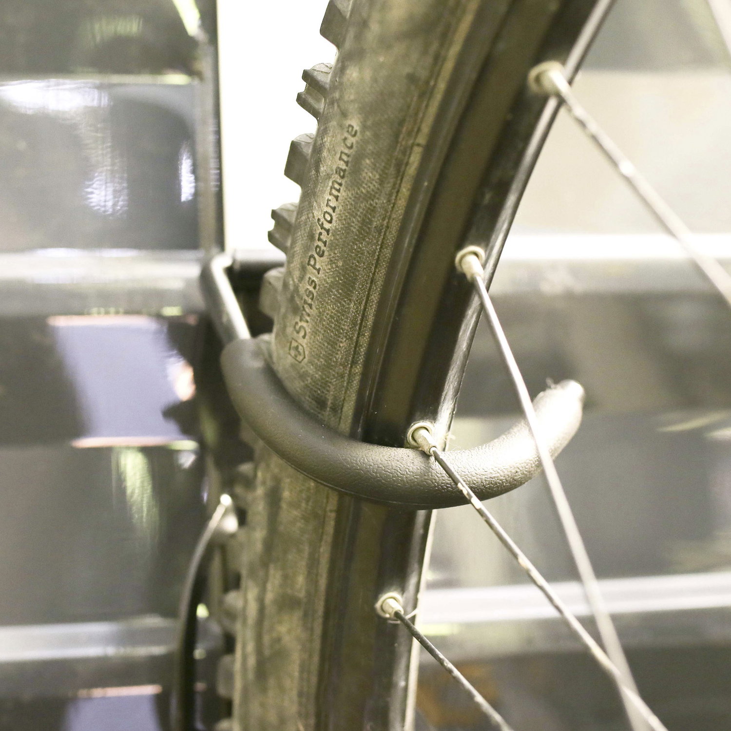 Mountainbikehjul fastgjort i robust cykelholder