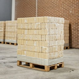 Træbriketter RUF 960 kg - RUF-briketter fra BMB | billige lyse træbriketter Pallet med RUF træbriketter, 96 poser á 10 kg (ca. 960 kg), lyse briketter fremstillet af træsmuld og spåner, pakket og klar til levering, producent BMB