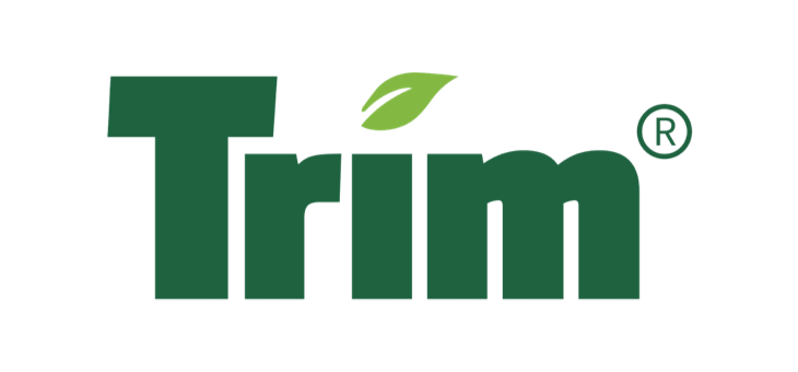 Trim-logo: mørkegrøn skrift med et lyst grønt blad over bogstavet i