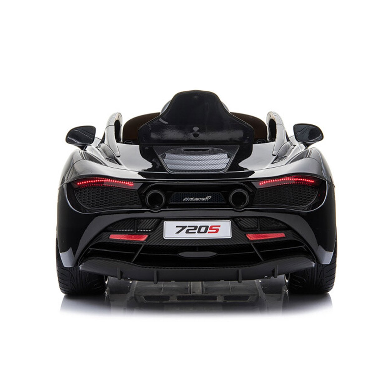 Bagfra udsigt af sort McLaren 720S elbil til børn