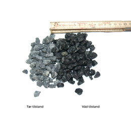 Granitskærver tør og våd ved tommestok Granitskærver i tør og våd tilstand med tommestok