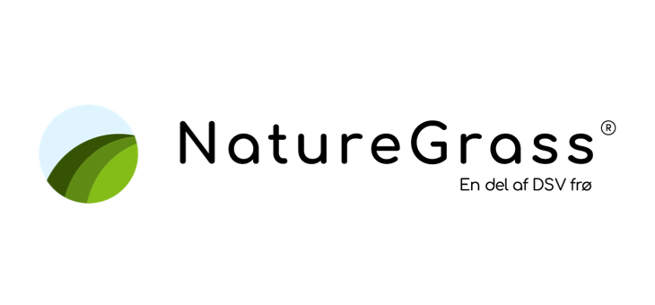 Grønt landskabslogo i cirkel med buede lag og blå himmel Logo: cirkel med grønlige buede landskabslag og lys blå himmel
