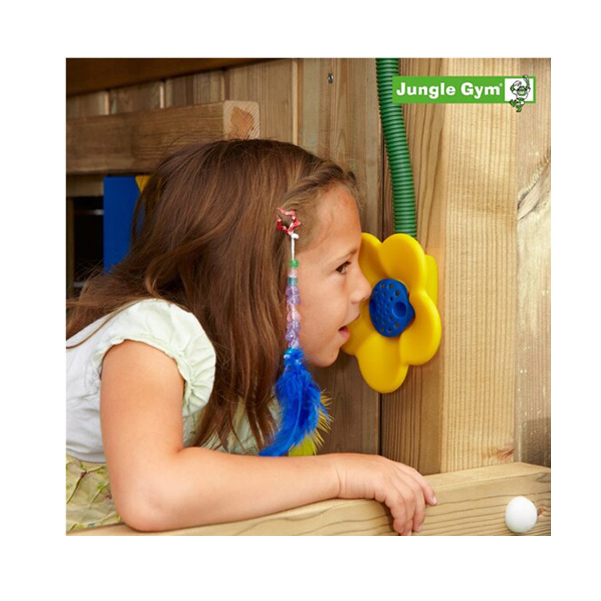 Jungle Gym blomstertelefon til legetårn Pige leger med Jungle Gym blomstertelefon på legetårn