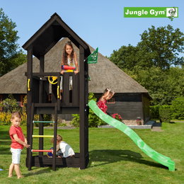 Jungle Gym legetårn med grøn rutsjebane Børn leger på Jungle Gym legetårn med rutsjebane