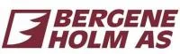 Bergene Holm AS logo - vinrød tekst og stiliseret symbol Bergene Holm AS logo i vinrød med stiliseret symbol