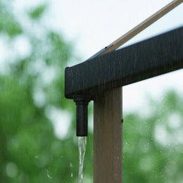 Regnvandsafløb til terrasseoverdækning Regnvandsafløb på pergola i regnvejr