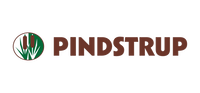 Pindstrup-logo: rundt grønt emblem med dunhammer og brun firmatekst Pindstrup-logo med brune bogstaver og rundt grønt emblem med dunhammer (tagrør)