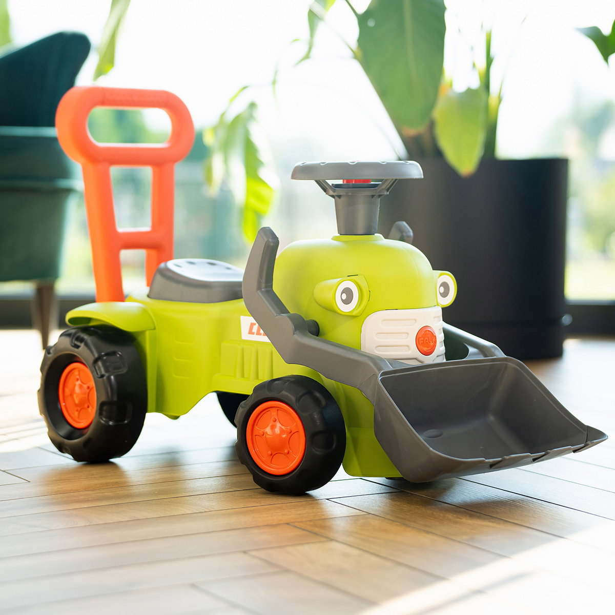 Claas Vintage babylegetraktor FALK med rat, horn og skubbehåndtag – grøn retro traktor til 1–3 år Grøn Claas Vintage babylegetraktor fra FALK med rat, horn, skubbehåndtag og skovlfront, robust gangstøtte og motorikleg for børn 1–3 år