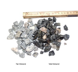 Granitskærver tør og våd med målestok Granitskærver vist i tør og våd tilstand med tommestok