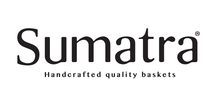 Sumatra logo – brandnavn med tagline 'Handcrafted quality baskets', logo for håndlavede kvalitetskurve