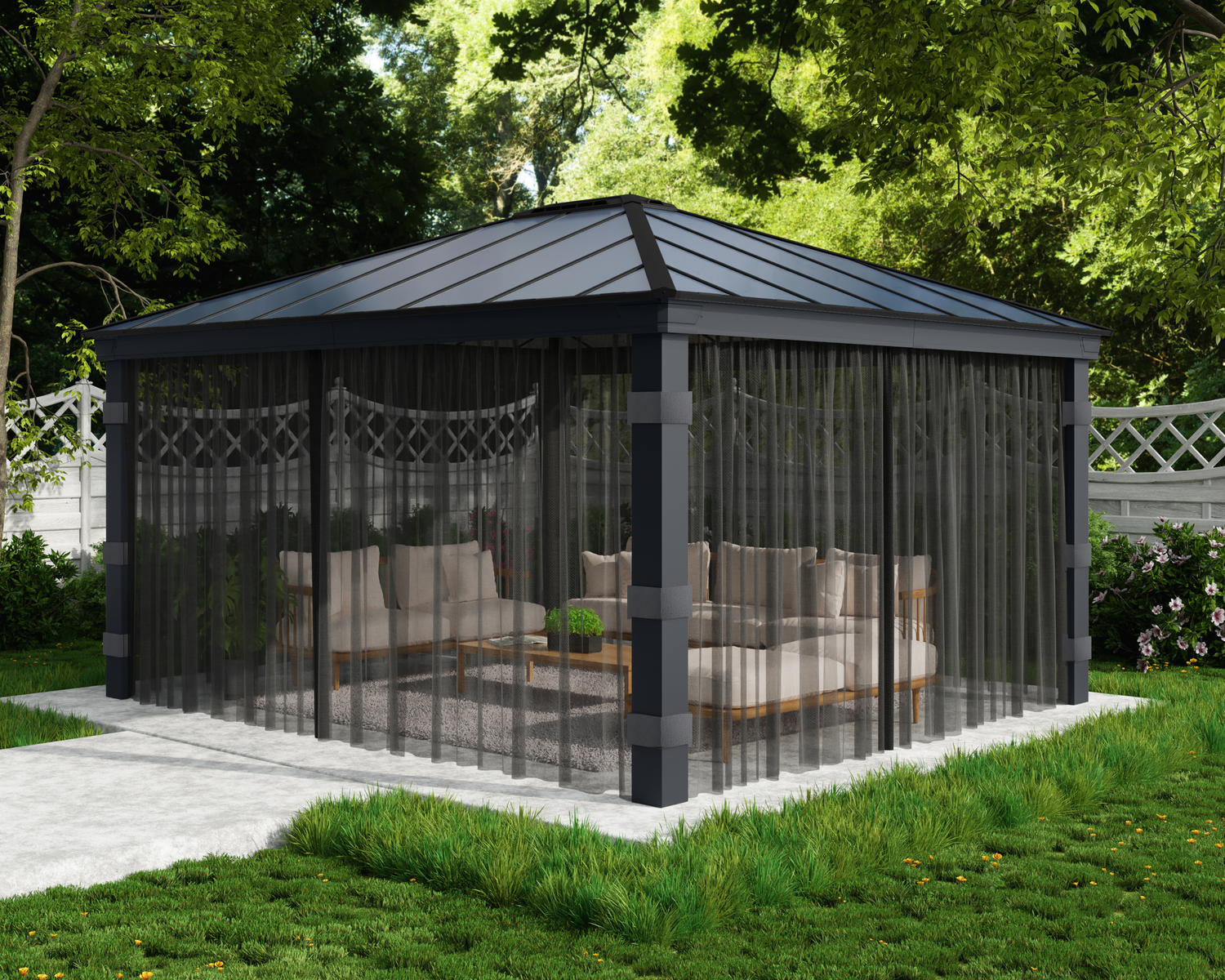 Stilfuld sort havepavillon med netgardiner og loungesæt
