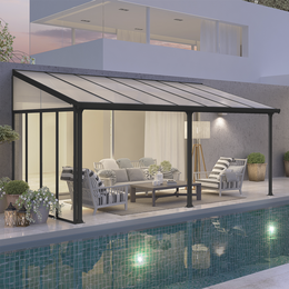 Moderne terrasseoverdækning ved poolen Elegant overdækket terrasse med lounge ved poolen