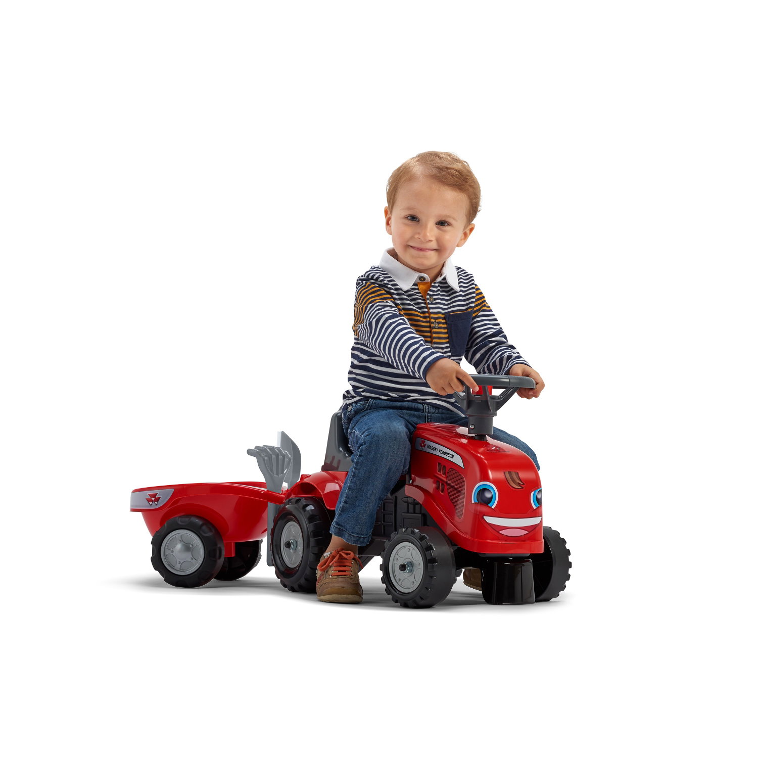 Rød pedaltraktor med trailer til børn Dreng kører på rød pedaltraktor med trailer