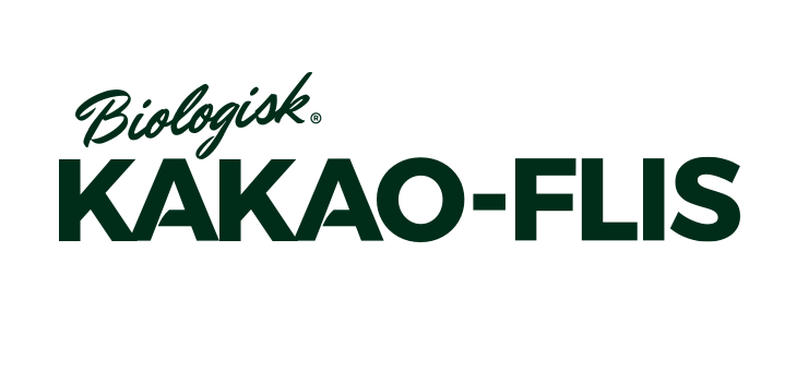 Logo med teksten 'Biologisk' i kursiv over 'KAKAO-FLIS' i store blokbogstaver i mørkegrøn skrift