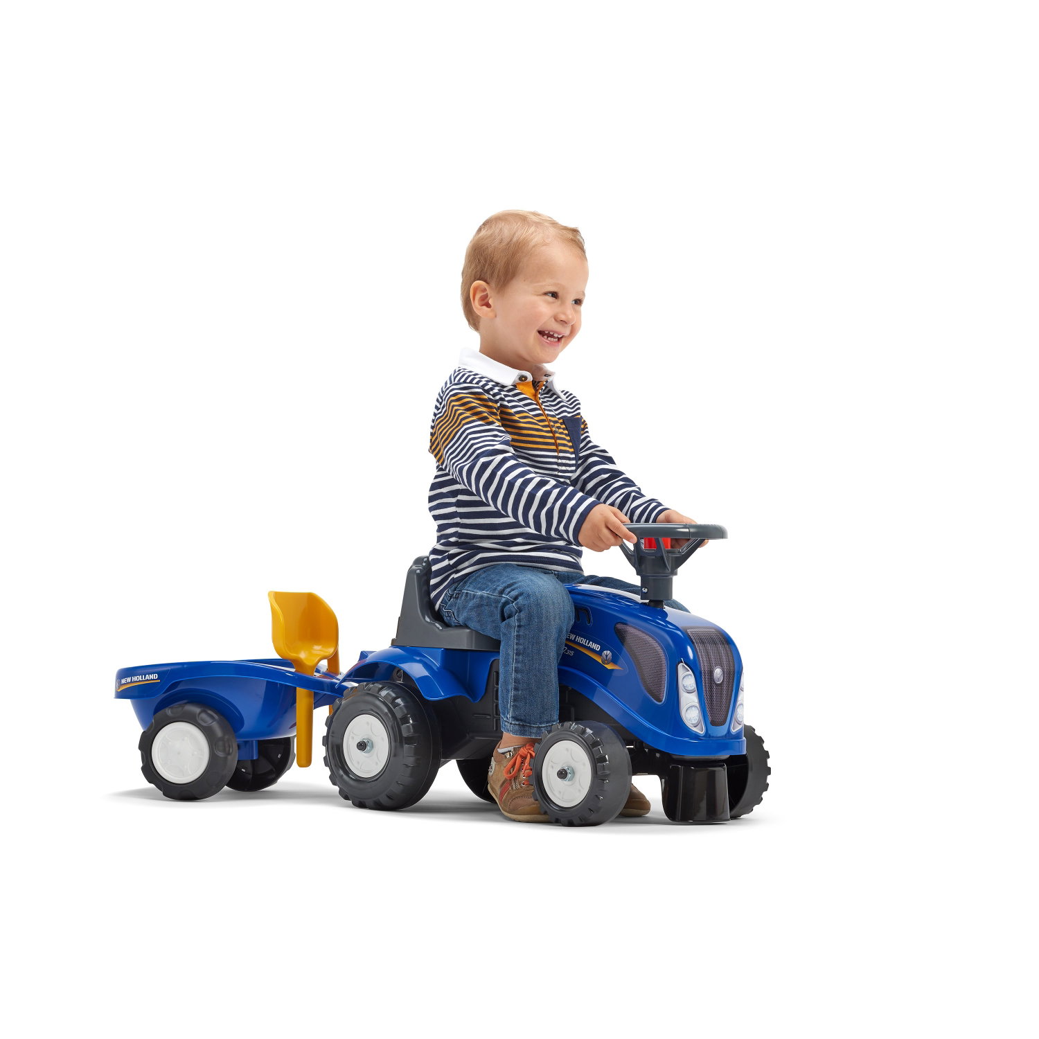 Blå pedaltraktor med trailer til børn Dreng kører på blå pedaltraktor med trailer