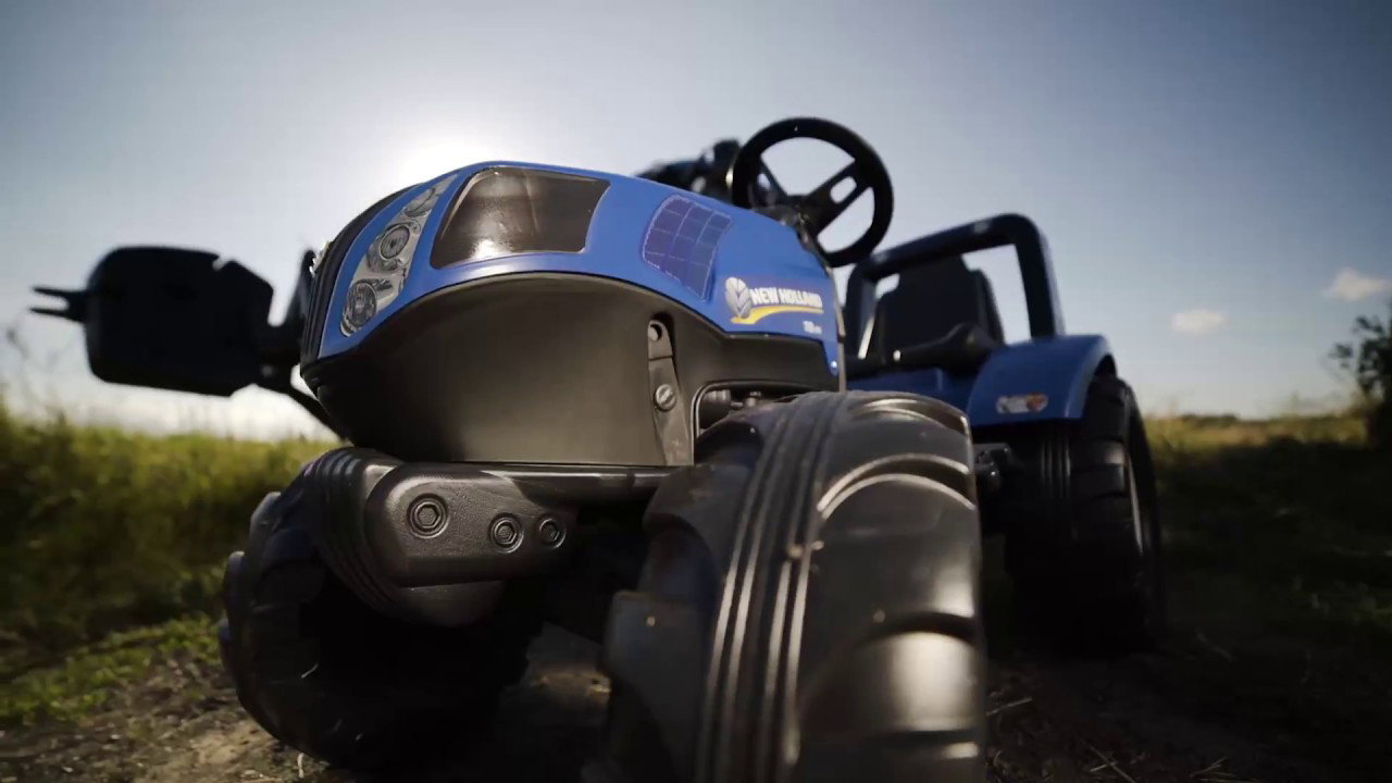 New Holland pedaltraktor inkl. vogn – FALK T8 pedalreplika til børn 3–7 år Blå New Holland T8 pedaltraktor med vogn fra FALK, pedalreplika til børn 3–7 år med rat og horn, praktisk trailer med sidepaneler, robust udendørs legetøj, 100% lavet i Frankrig