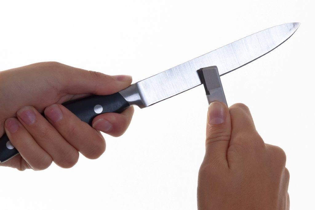 Håndholdt knivsliber, der sliber køkkenkniv