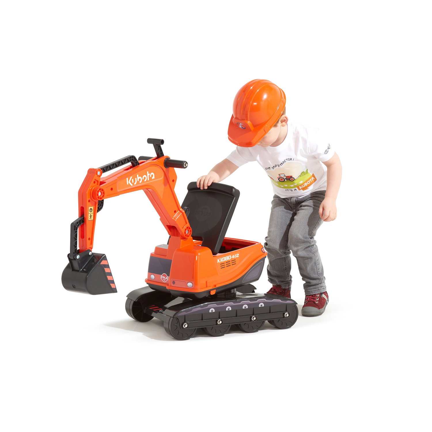 Barn leger med orange Kubota legetøjsgravemaskine