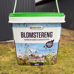 Blomsterblanding Blomstereng 200 m² – Nordic Gardens | Frø til sommerfugle, bier og vilde blomster Spand med Nordic Gardens 'Blomstereng' frøblanding til 200 m², mix af ca. 30 et- og flerårige blomster, græsser og urter, giver farverigt blomsterhav og tiltrækker sommerfugle og bier