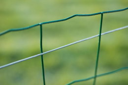 Galvaniseret hegnstråd Metalex Ø0,9/1,4 mm x 30 m, fleksibel og let tråd til opbinding, montering af net og lettere hegnsopgaver; galvaniseret stål (billede viser grøn PVC-belægning på hegnstråde)